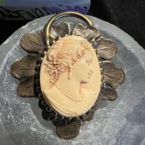 **has sold***Vintage-Inspired Gold and Cream Cameo Brooch
